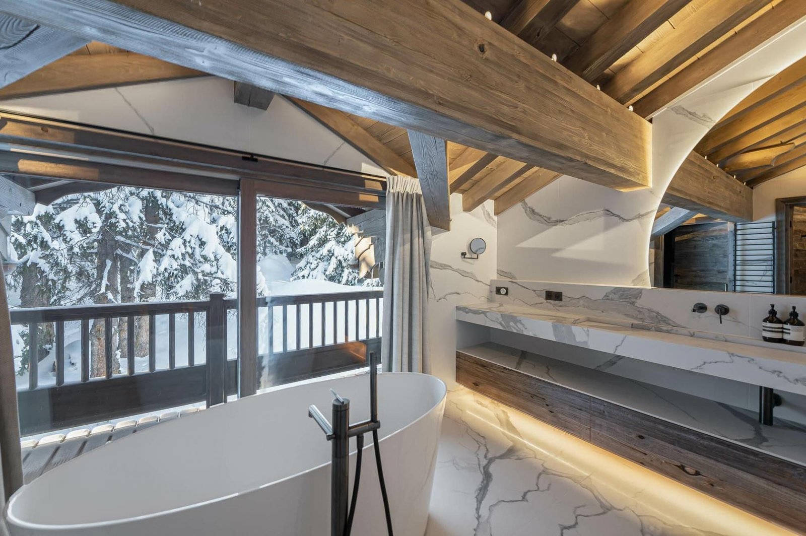 Chalet Bellarossa - Luxury Ski Chalet in Courchevel 1850, France ...